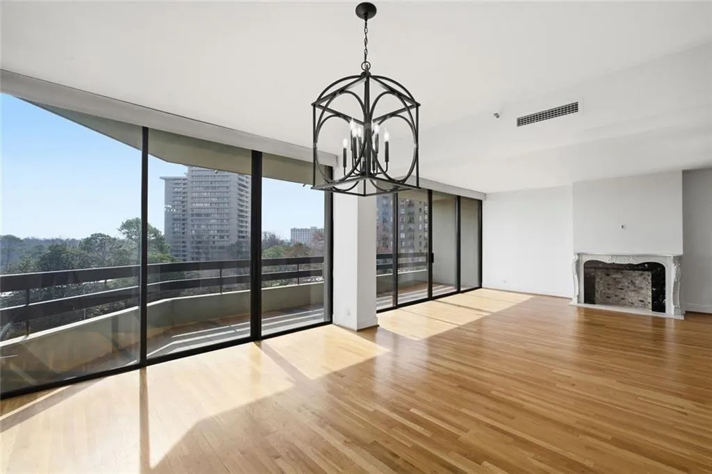 2660 Peachtree Road Nw Unit 9g, Atlanta, Georgia 30305, 2 Bedrooms Bedrooms, 0 ,2 BathroomsBathrooms,Residential,For Sale,2660 Peachtree Road Nw Unit 9g,7738641