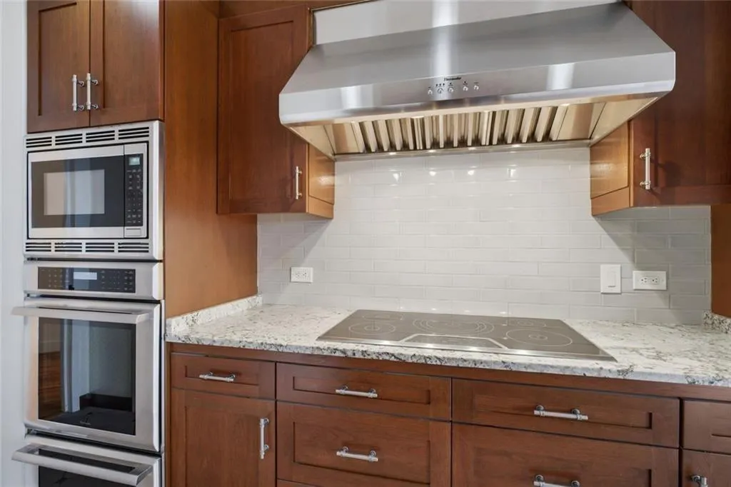2660 Peachtree Road Nw Unit 9g, Atlanta, Georgia 30305, 2 Bedrooms Bedrooms, 0 ,2 BathroomsBathrooms,Residential,For Sale,2660 Peachtree Road Nw Unit 9g,7738641