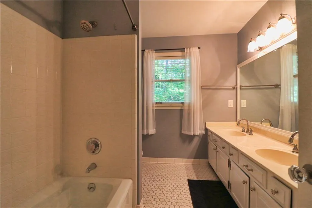 40 Serendipity Way, Sandy Springs, Georgia 30350, 4 Bedrooms Bedrooms, ,3 BathroomsBathrooms,Residential,Sold,40 Serendipity Way,6961516