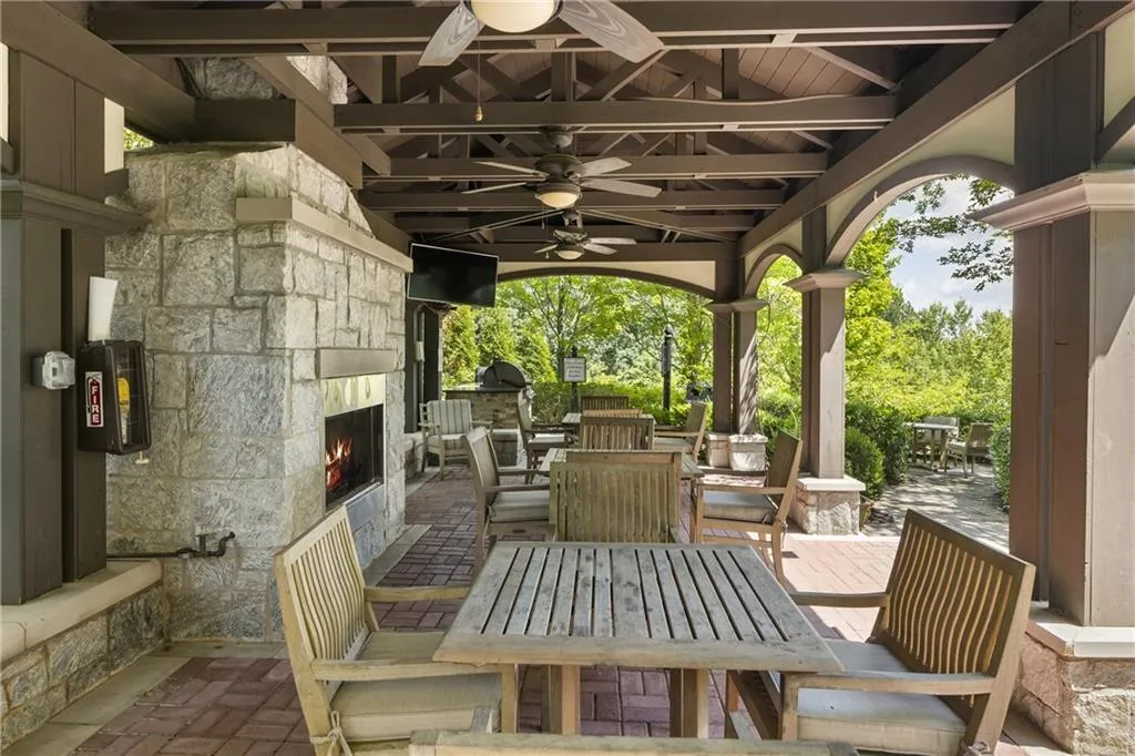 Enjoy morning coffee, a relaxed lunch or magical dinners under the large covered outdoor area with fireplace and grilling stations.