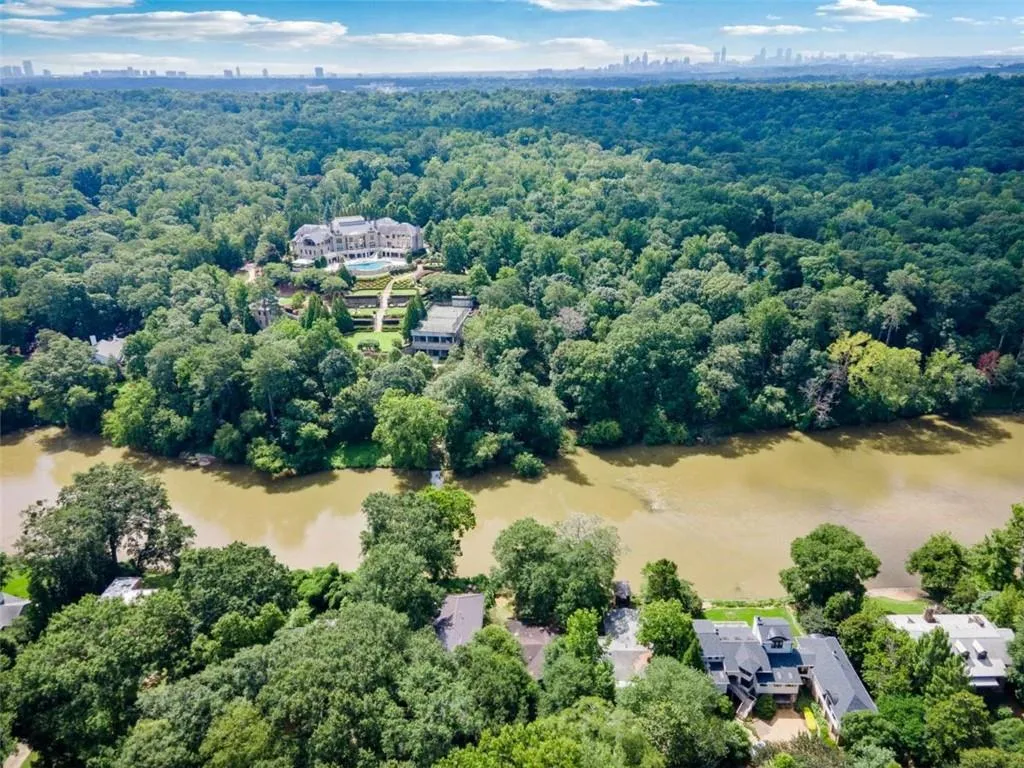 3941 Paces Ferry Drive, Atlanta, Georgia 30339, 2 Bedrooms Bedrooms, ,1 BathroomBathrooms,Residential,For Sale,3941 Paces Ferry Drive,7622908