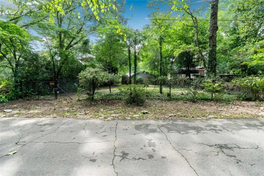 3941 Paces Ferry Drive, Atlanta, Georgia 30339, 2 Bedrooms Bedrooms, ,1 BathroomBathrooms,Residential,For Sale,3941 Paces Ferry Drive,7622908