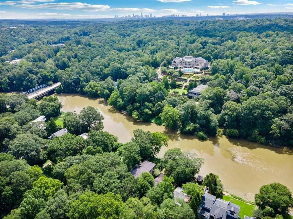 3941 Paces Ferry Drive, Atlanta, Georgia 30339, 2 Bedrooms Bedrooms, ,1 BathroomBathrooms,Residential,For Sale,3941 Paces Ferry Drive,7622908