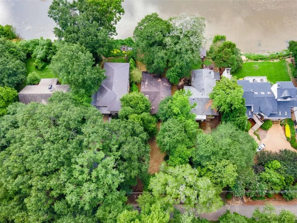 3941 Paces Ferry Drive, Atlanta, Georgia 30339, 2 Bedrooms Bedrooms, ,1 BathroomBathrooms,Residential,For Sale,3941 Paces Ferry Drive,7622908