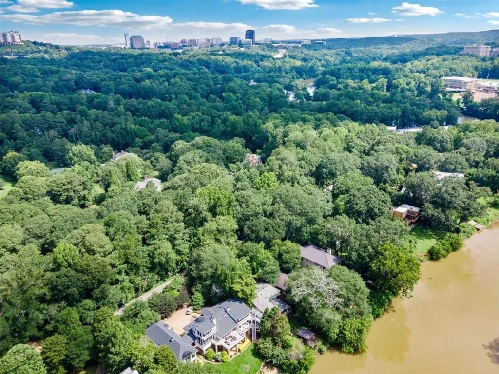 3941 Paces Ferry Drive, Atlanta, Georgia 30339, 2 Bedrooms Bedrooms, ,1 BathroomBathrooms,Residential,For Sale,3941 Paces Ferry Drive,7622908