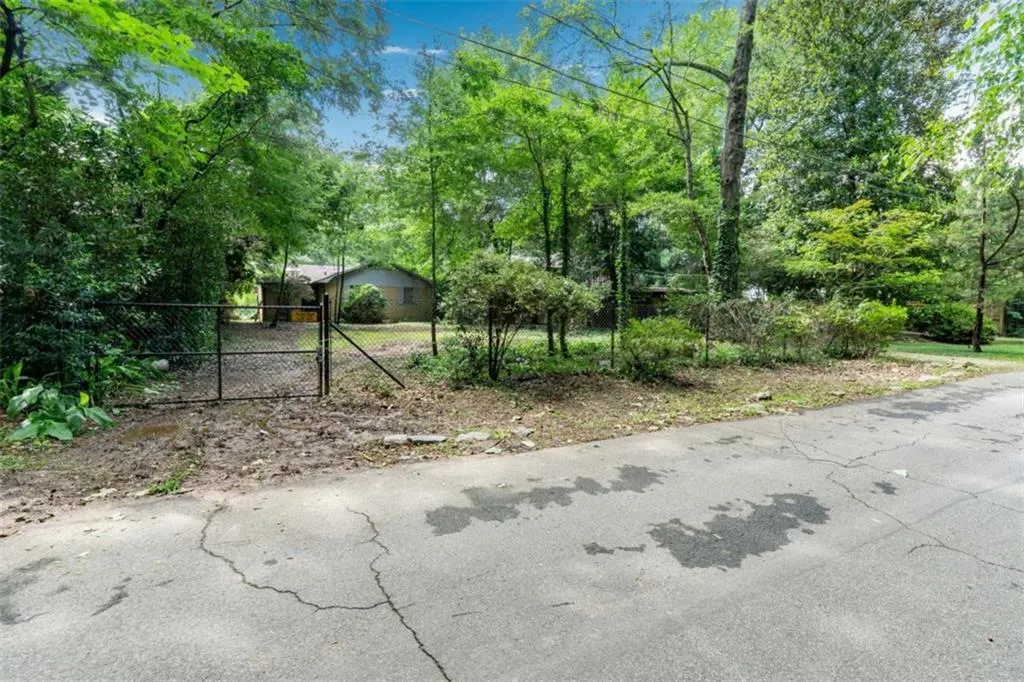 3941 Paces Ferry Drive, Atlanta, Georgia 30339, 2 Bedrooms Bedrooms, ,1 BathroomBathrooms,Residential,For Sale,3941 Paces Ferry Drive,7622908