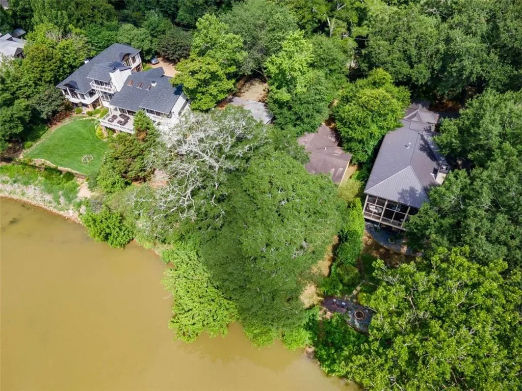 3941 Paces Ferry Drive, Atlanta, Georgia 30339, 2 Bedrooms Bedrooms, ,1 BathroomBathrooms,Residential,For Sale,3941 Paces Ferry Drive,7622908