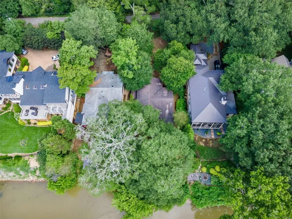 3941 Paces Ferry Drive, Atlanta, Georgia 30339, 2 Bedrooms Bedrooms, ,1 BathroomBathrooms,Residential,For Sale,3941 Paces Ferry Drive,7622908