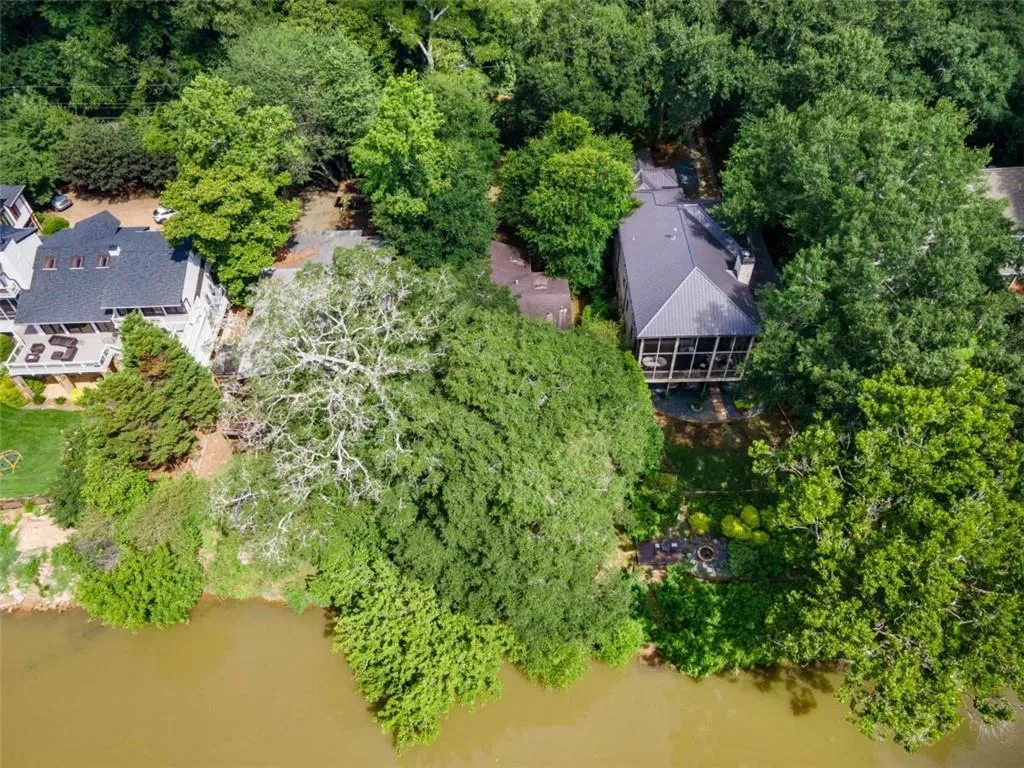 3941 Paces Ferry Drive, Atlanta, Georgia 30339, 2 Bedrooms Bedrooms, ,1 BathroomBathrooms,Residential,For Sale,3941 Paces Ferry Drive,7622908