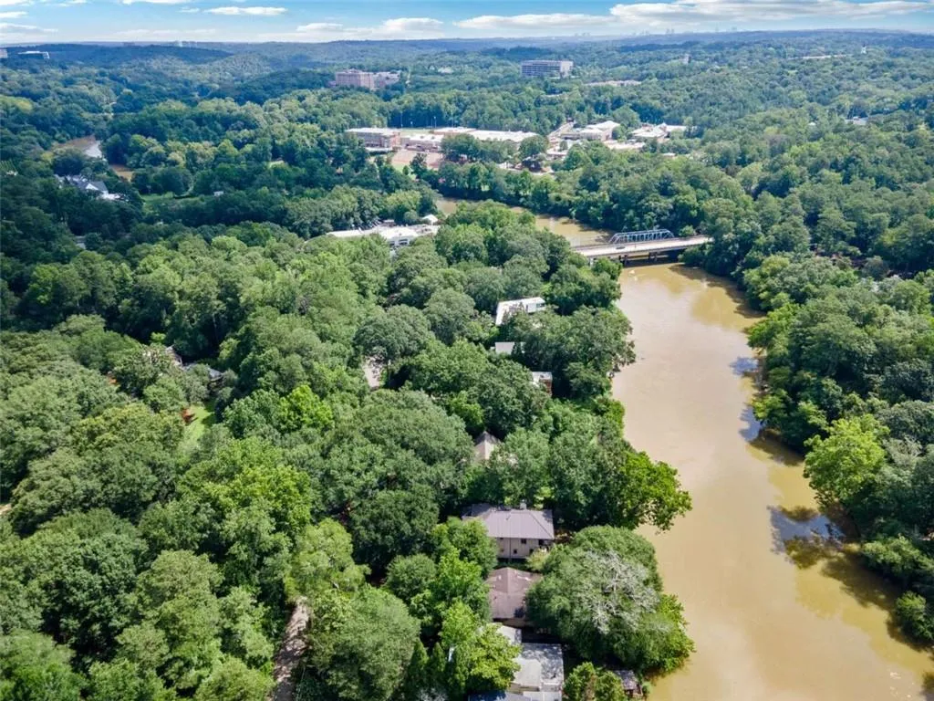 3941 Paces Ferry Drive, Atlanta, Georgia 30339, 2 Bedrooms Bedrooms, ,1 BathroomBathrooms,Residential,For Sale,3941 Paces Ferry Drive,7622908