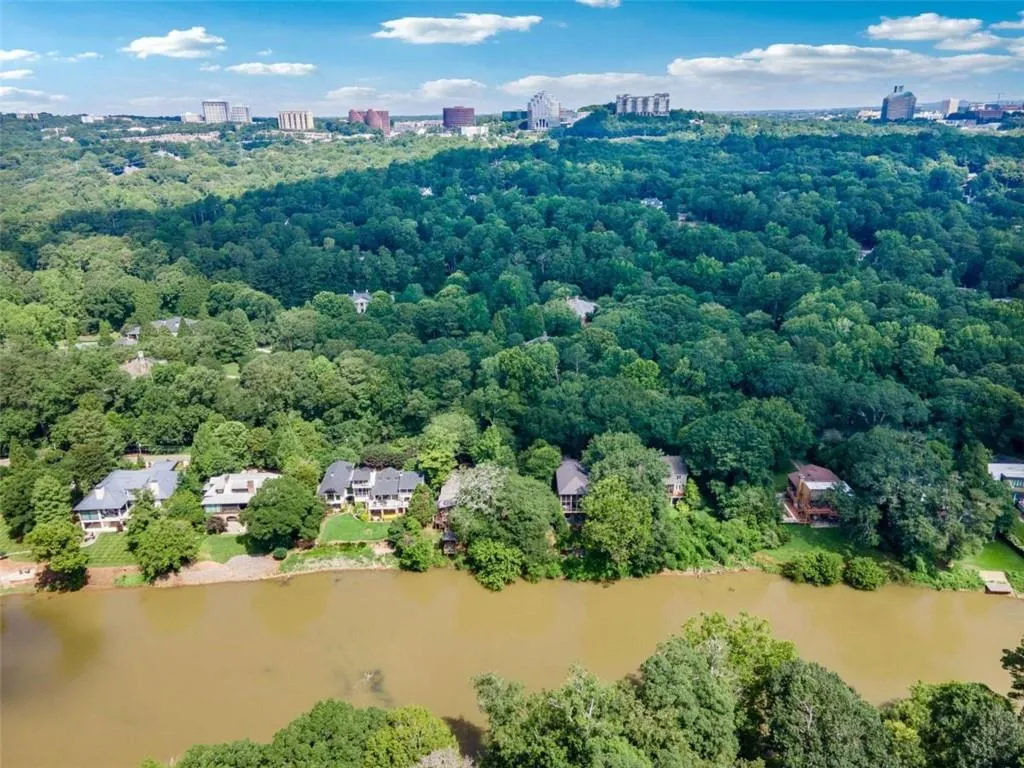 3941 Paces Ferry Drive, Atlanta, Georgia 30339, 2 Bedrooms Bedrooms, ,1 BathroomBathrooms,Residential,For Sale,3941 Paces Ferry Drive,7622908