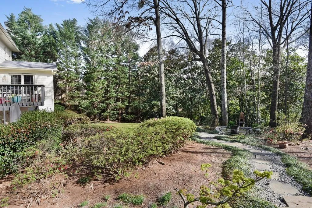 215 Zeblin Road, Atlanta, Georgia 30342, 5 Bedrooms Bedrooms, ,3 BathroomsBathrooms,Residential,Sold,215 Zeblin Road,5818210