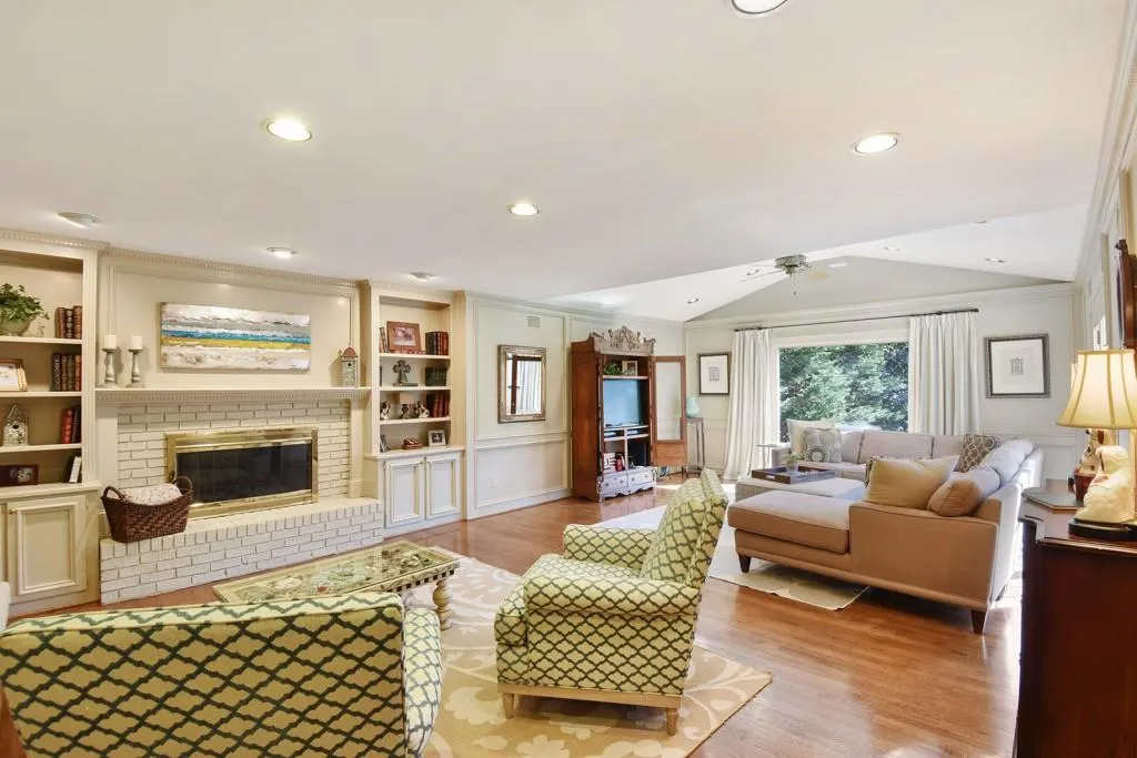 215 Zeblin Road, Atlanta, Georgia 30342, 5 Bedrooms Bedrooms, ,3 BathroomsBathrooms,Residential,Sold,215 Zeblin Road,5818210