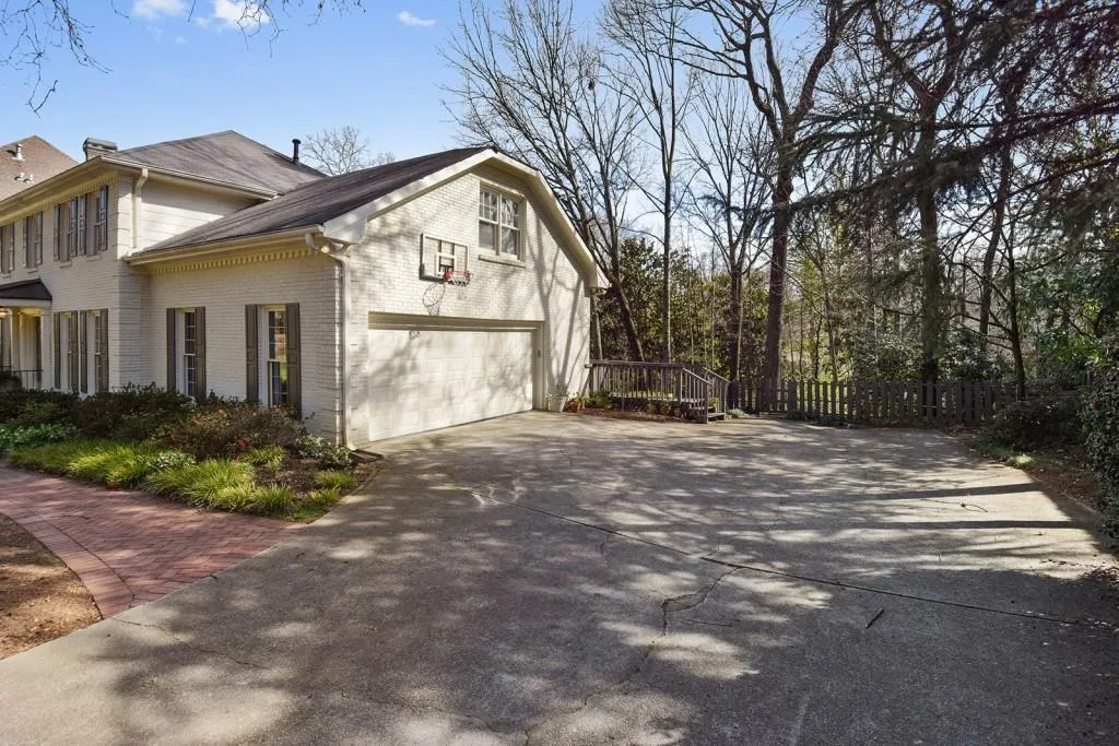 215 Zeblin Road, Atlanta, Georgia 30342, 5 Bedrooms Bedrooms, ,3 BathroomsBathrooms,Residential,Sold,215 Zeblin Road,5818210
