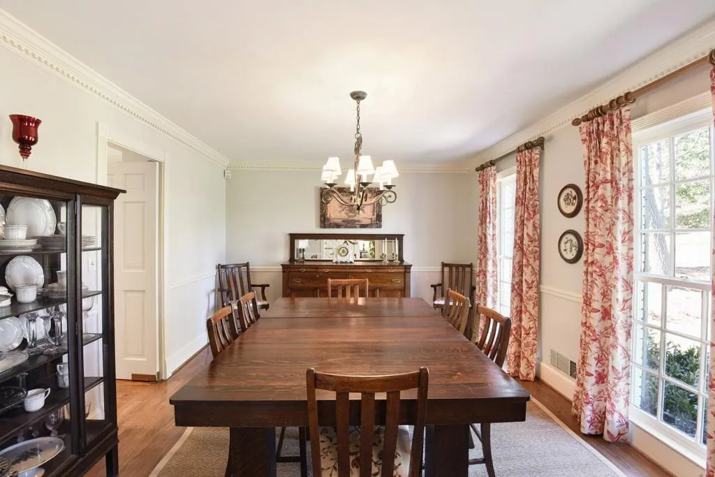 215 Zeblin Road, Atlanta, Georgia 30342, 5 Bedrooms Bedrooms, ,3 BathroomsBathrooms,Residential,Sold,215 Zeblin Road,5818210