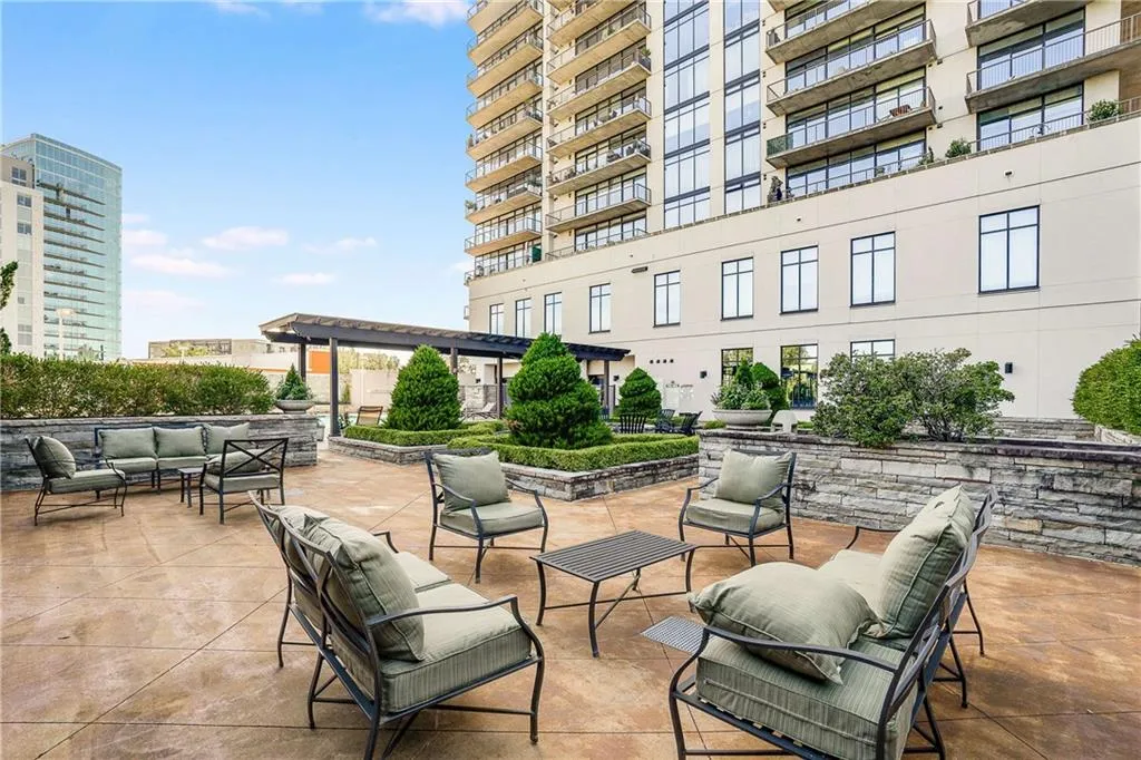 2233 Peachtree Road Ne Unit 402, Atlanta, Georgia 30309, 2 Bedrooms Bedrooms, 0 ,2 BathroomsBathrooms,Residential,For Sale,2233 Peachtree Road Ne Unit 402,7832905