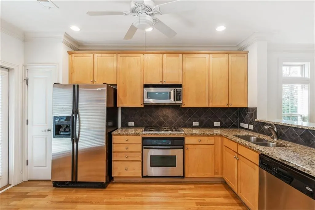 329 Le Gran Bend, Atlanta, Georgia 30328, 2 Bedrooms Bedrooms, ,2 BathroomsBathrooms,Residential,Sold,329 Le Gran Bend,6884389