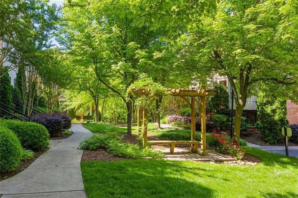 329 Le Gran Bend, Atlanta, Georgia 30328, 2 Bedrooms Bedrooms, ,2 BathroomsBathrooms,Residential,Sold,329 Le Gran Bend,6884389