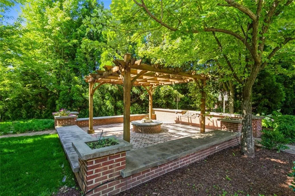 329 Le Gran Bend, Atlanta, Georgia 30328, 2 Bedrooms Bedrooms, ,2 BathroomsBathrooms,Residential,Sold,329 Le Gran Bend,6884389