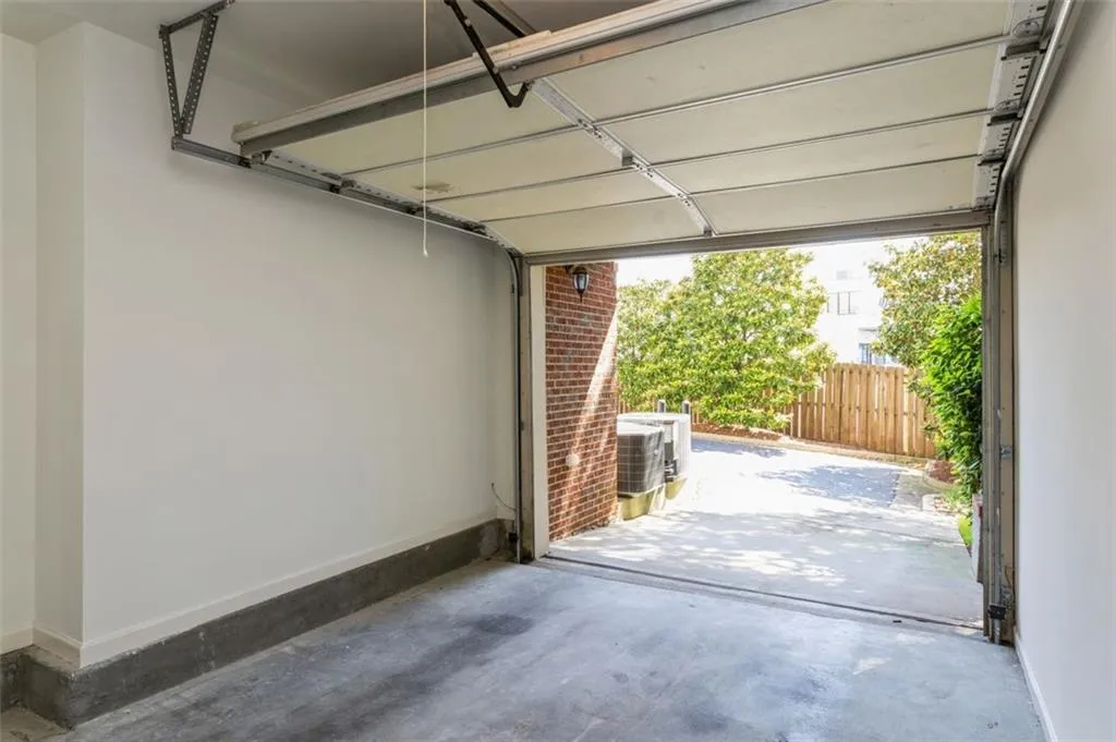 329 Le Gran Bend, Atlanta, Georgia 30328, 2 Bedrooms Bedrooms, ,2 BathroomsBathrooms,Residential,Sold,329 Le Gran Bend,6884389