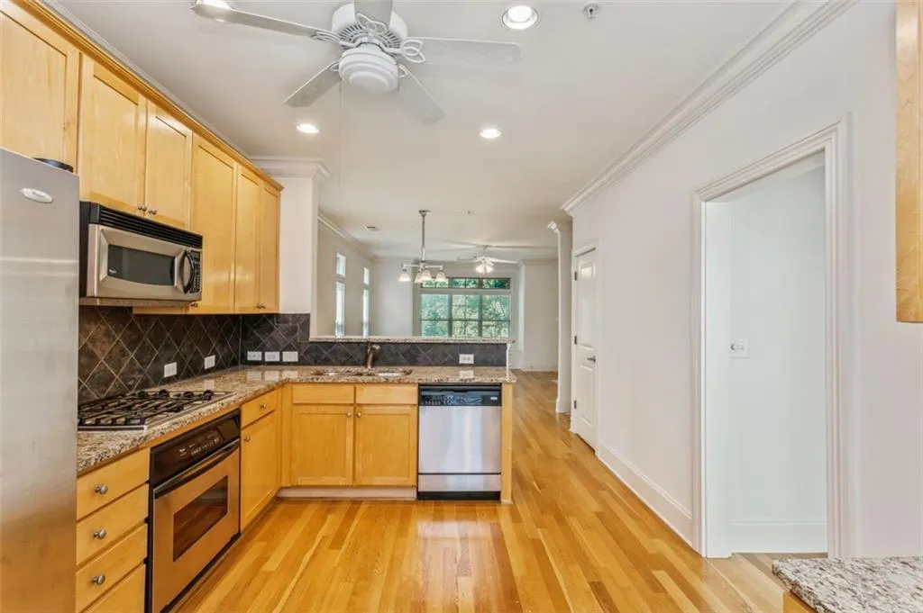 329 Le Gran Bend, Atlanta, Georgia 30328, 2 Bedrooms Bedrooms, ,2 BathroomsBathrooms,Residential,Sold,329 Le Gran Bend,6884389