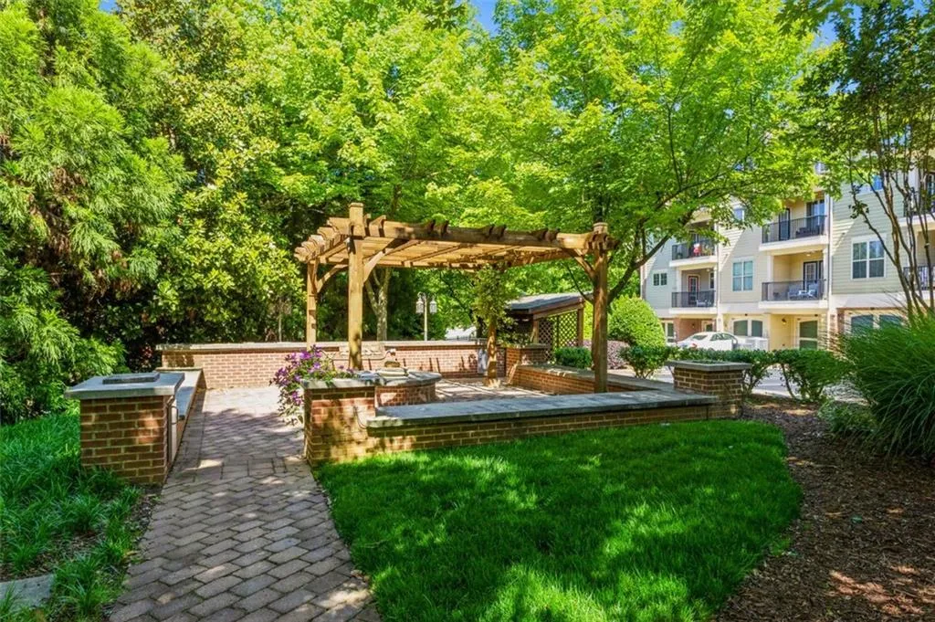 329 Le Gran Bend, Atlanta, Georgia 30328, 2 Bedrooms Bedrooms, ,2 BathroomsBathrooms,Residential,Sold,329 Le Gran Bend,6884389