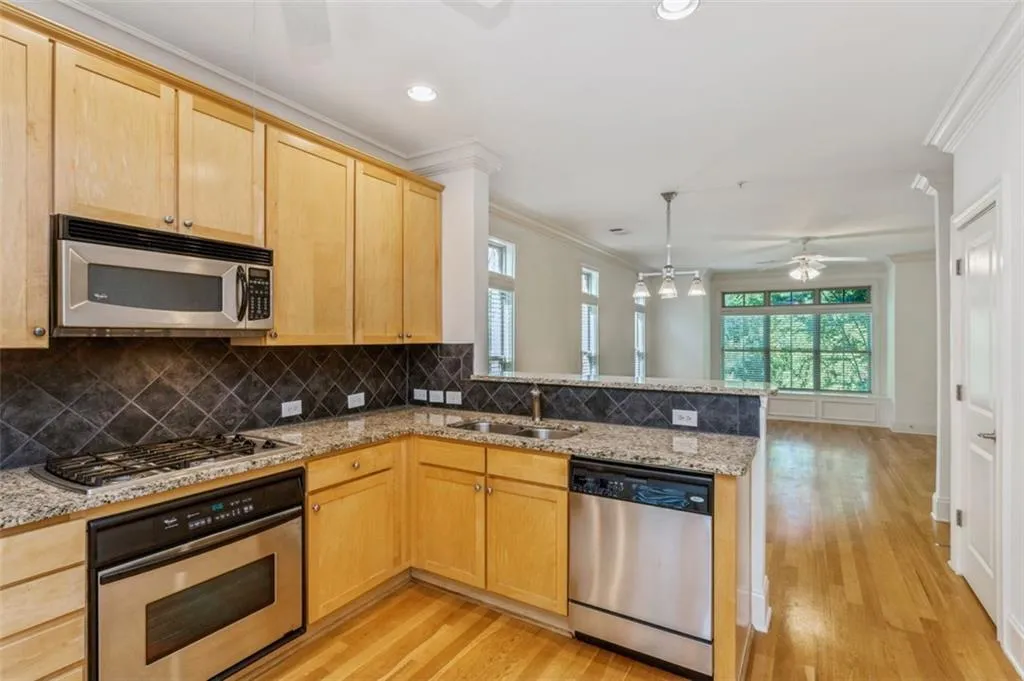 329 Le Gran Bend, Atlanta, Georgia 30328, 2 Bedrooms Bedrooms, ,2 BathroomsBathrooms,Residential,Sold,329 Le Gran Bend,6884389