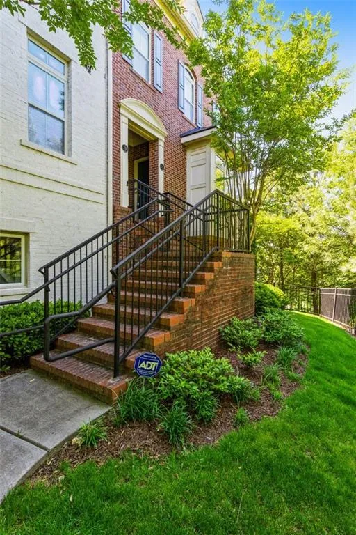 329 Le Gran Bend, Atlanta, Georgia 30328, 2 Bedrooms Bedrooms, ,2 BathroomsBathrooms,Residential,Sold,329 Le Gran Bend,6884389