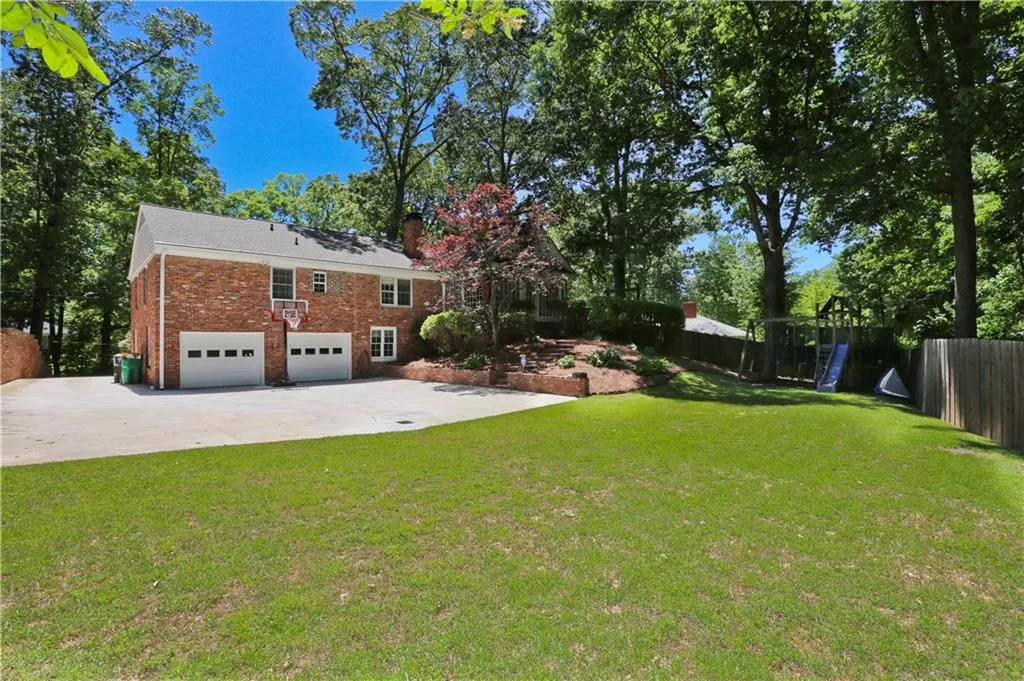 560 Forestdale Drive, Sandy Springs, Georgia 30342, 4 Bedrooms Bedrooms, ,3 BathroomsBathrooms,Residential,Sold,560 Forestdale Drive,5845351
