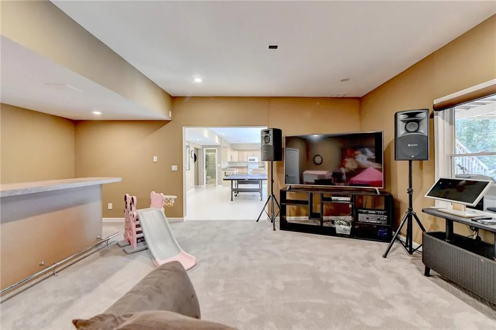 190 Trowbridge Road, Sandy Springs, Georgia 30350, 7 Bedrooms Bedrooms, ,5 BathroomsBathrooms,Residential,Sold,190 Trowbridge Road,7273941