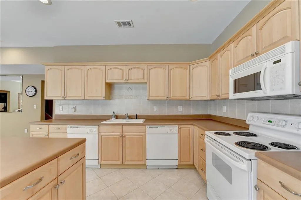 190 Trowbridge Road, Sandy Springs, Georgia 30350, 7 Bedrooms Bedrooms, ,5 BathroomsBathrooms,Residential,Sold,190 Trowbridge Road,7273941