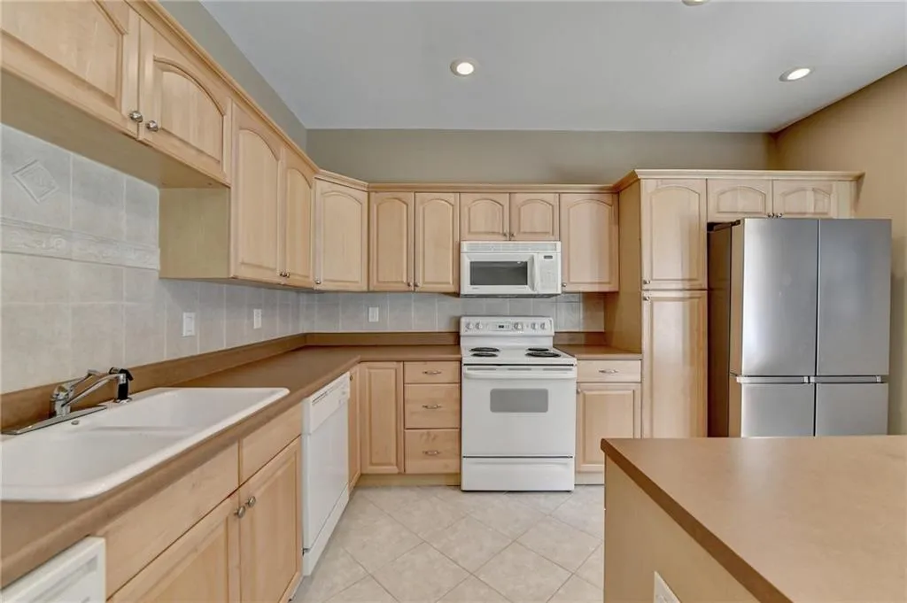 190 Trowbridge Road, Sandy Springs, Georgia 30350, 7 Bedrooms Bedrooms, ,5 BathroomsBathrooms,Residential,Sold,190 Trowbridge Road,7273941