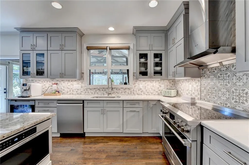 190 Trowbridge Road, Sandy Springs, Georgia 30350, 7 Bedrooms Bedrooms, ,5 BathroomsBathrooms,Residential,Sold,190 Trowbridge Road,7273941