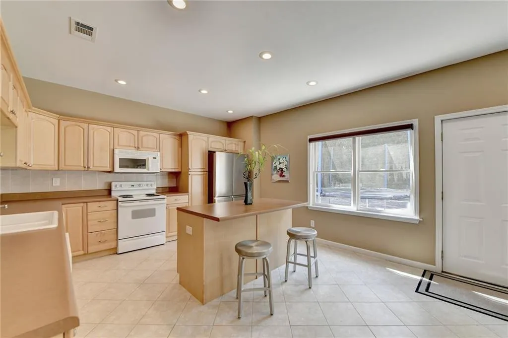 190 Trowbridge Road, Sandy Springs, Georgia 30350, 7 Bedrooms Bedrooms, ,5 BathroomsBathrooms,Residential,Sold,190 Trowbridge Road,7273941