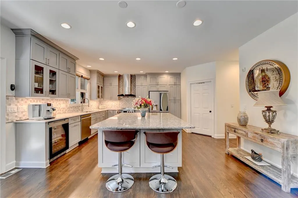 190 Trowbridge Road, Sandy Springs, Georgia 30350, 7 Bedrooms Bedrooms, ,5 BathroomsBathrooms,Residential,Sold,190 Trowbridge Road,7273941