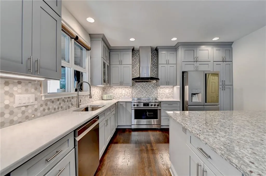 190 Trowbridge Road, Sandy Springs, Georgia 30350, 7 Bedrooms Bedrooms, ,5 BathroomsBathrooms,Residential,Sold,190 Trowbridge Road,7273941