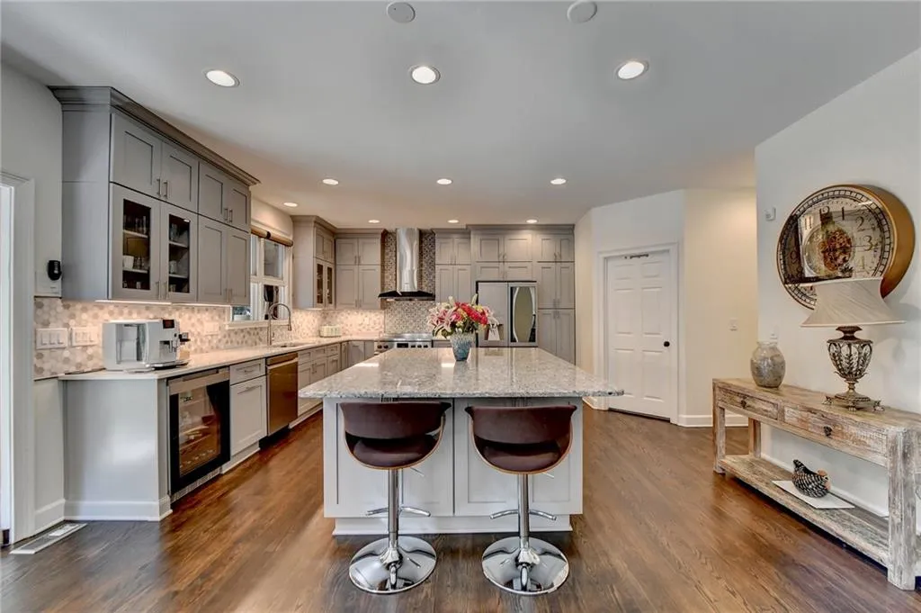 190 Trowbridge Road, Sandy Springs, Georgia 30350, 7 Bedrooms Bedrooms, ,5 BathroomsBathrooms,Residential,Sold,190 Trowbridge Road,7273941