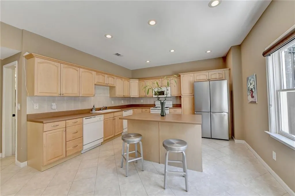 190 Trowbridge Road, Sandy Springs, Georgia 30350, 7 Bedrooms Bedrooms, ,5 BathroomsBathrooms,Residential,Sold,190 Trowbridge Road,7273941