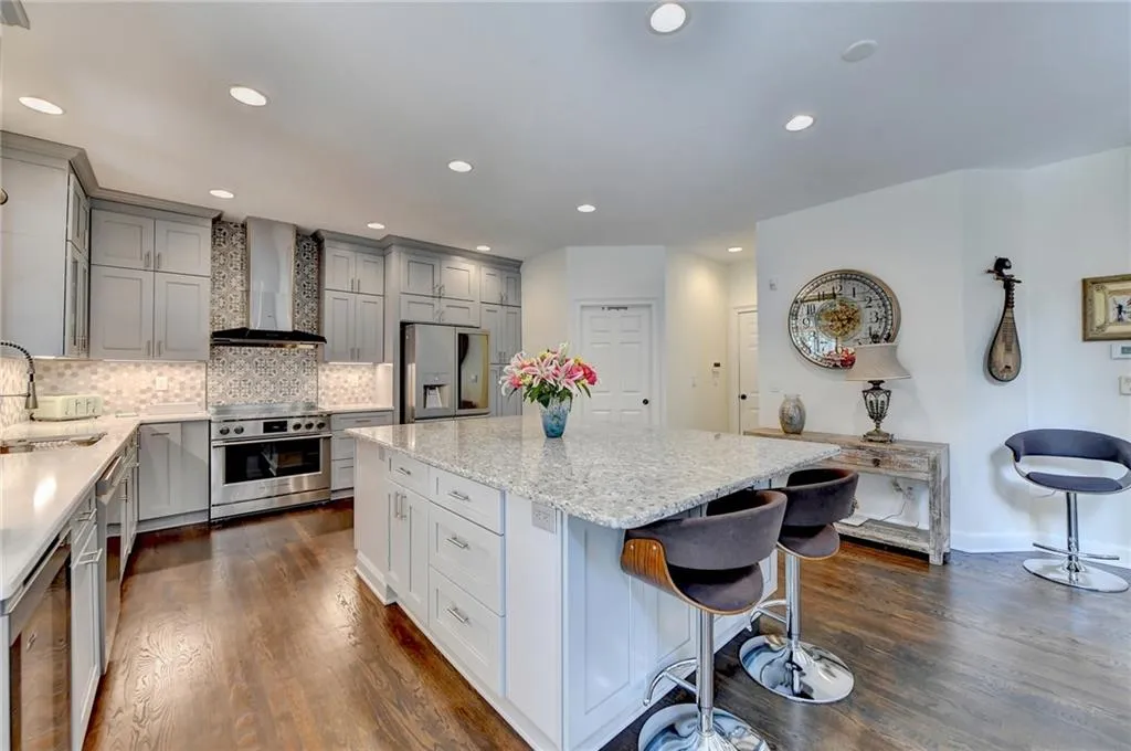 190 Trowbridge Road, Sandy Springs, Georgia 30350, 7 Bedrooms Bedrooms, ,5 BathroomsBathrooms,Residential,Sold,190 Trowbridge Road,7273941