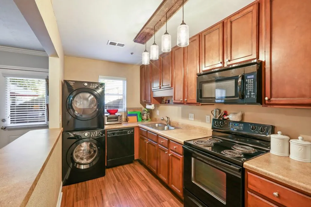 105 River North Drive Unit B, Atlanta, Georgia 30350, 2 Bedrooms Bedrooms, ,2 BathroomsBathrooms,Residential,Sold,105 River North Drive Unit B,5926238