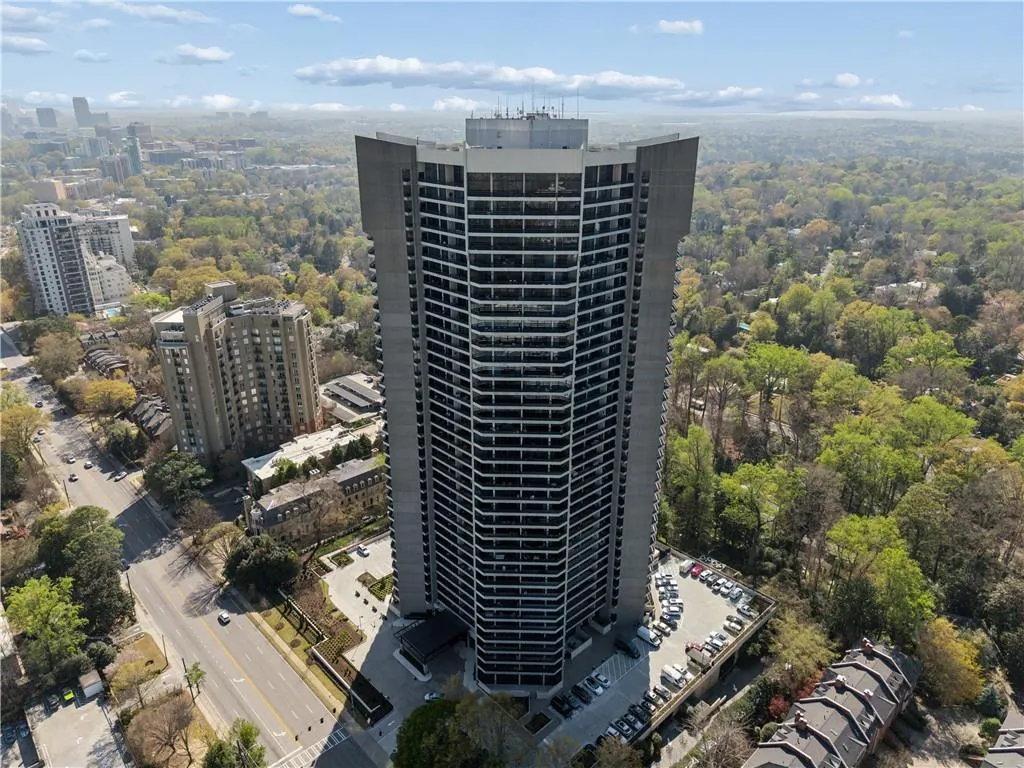 2660 Peachtree Road Nw Unit 36f, Atlanta, Georgia 30305, 2 Bedrooms Bedrooms, 0 ,2 BathroomsBathrooms,Residential,For Sale,2660 Peachtree Road Nw Unit 36f,7760044