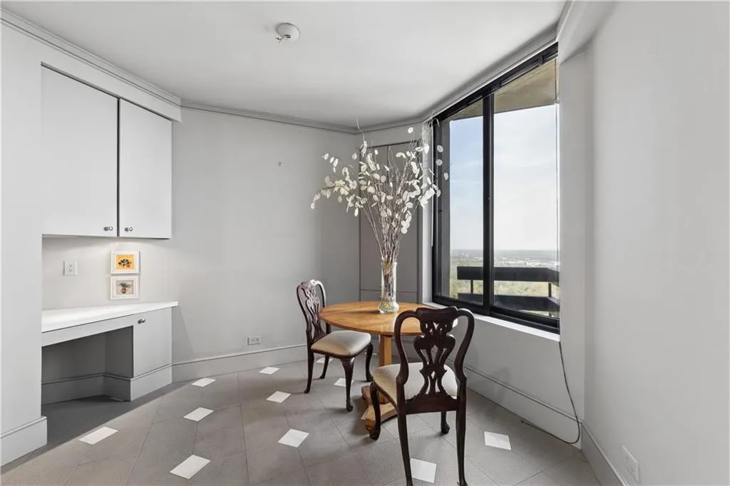 2660 Peachtree Road Nw Unit 36f, Atlanta, Georgia 30305, 2 Bedrooms Bedrooms, 0 ,2 BathroomsBathrooms,Residential,For Sale,2660 Peachtree Road Nw Unit 36f,7760044