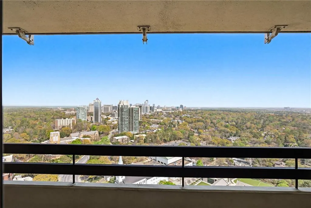 2660 Peachtree Road Nw Unit 36f, Atlanta, Georgia 30305, 2 Bedrooms Bedrooms, 0 ,2 BathroomsBathrooms,Residential,For Sale,2660 Peachtree Road Nw Unit 36f,7760044