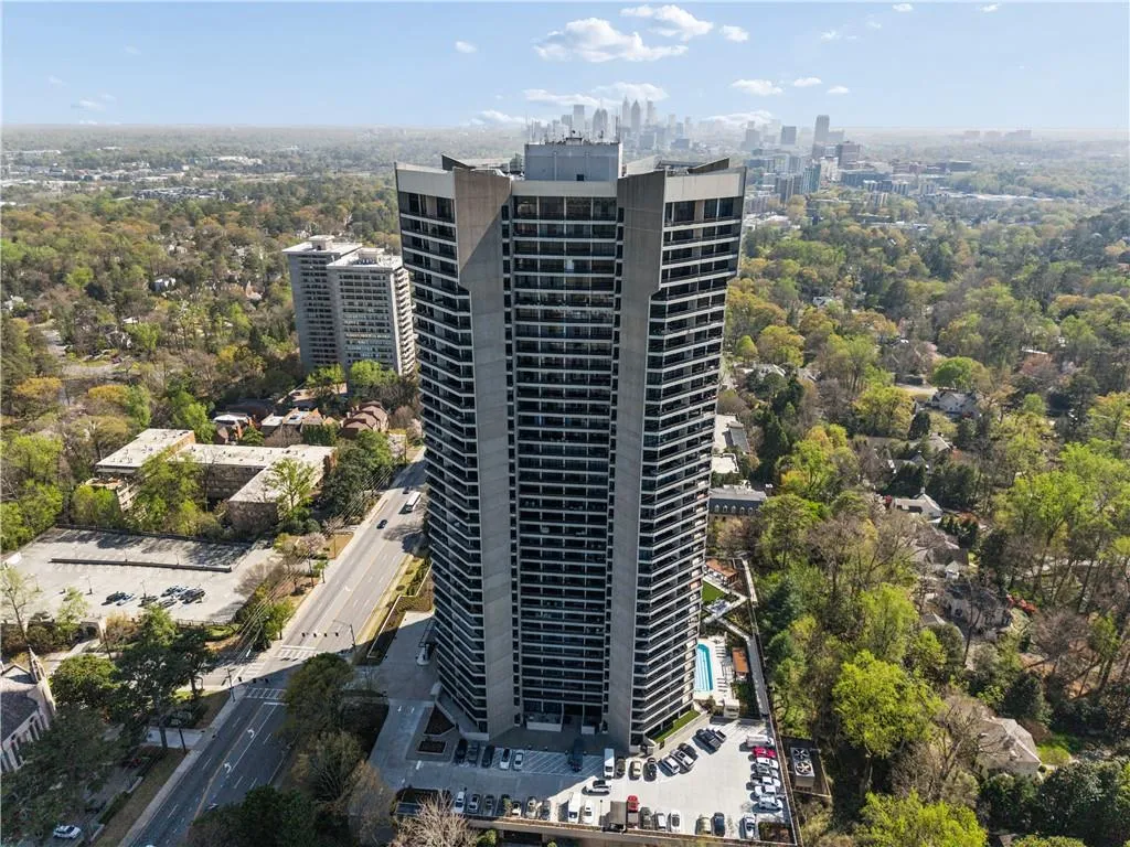 2660 Peachtree Road Nw Unit 36f, Atlanta, Georgia 30305, 2 Bedrooms Bedrooms, 0 ,2 BathroomsBathrooms,Residential,For Sale,2660 Peachtree Road Nw Unit 36f,7760044
