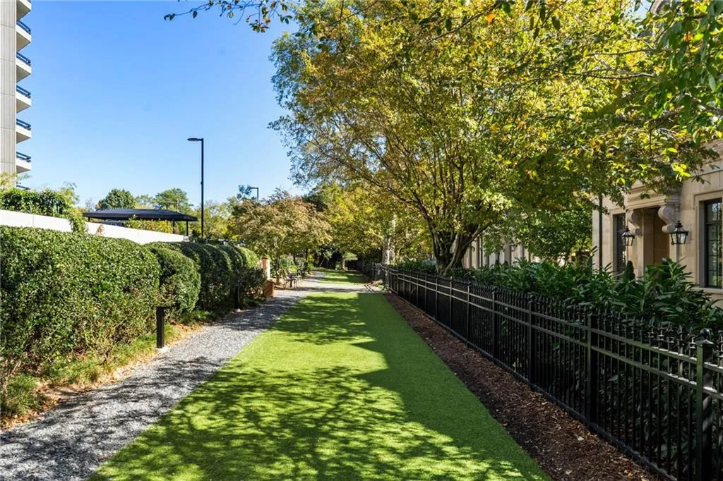 2660 Peachtree Road Nw Unit 36f, Atlanta, Georgia 30305, 2 Bedrooms Bedrooms, 0 ,2 BathroomsBathrooms,Residential,For Sale,2660 Peachtree Road Nw Unit 36f,7760044