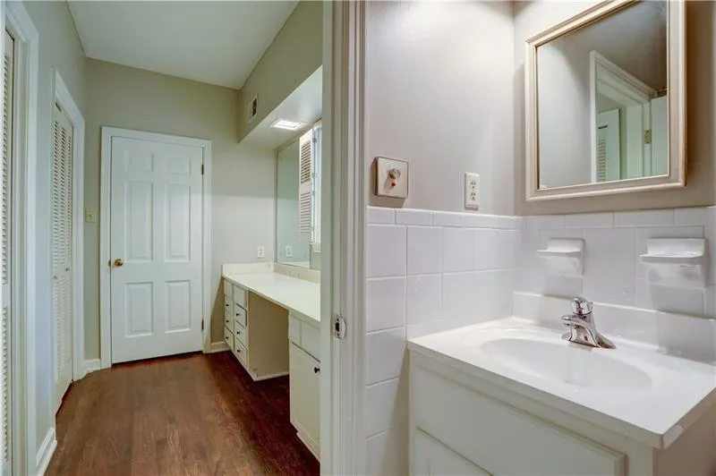 70 River Court Parkway, Sandy Springs, Georgia 30328, 5 Bedrooms Bedrooms, ,3 BathroomsBathrooms,Residential,Sold,70 River Court Parkway,6643102