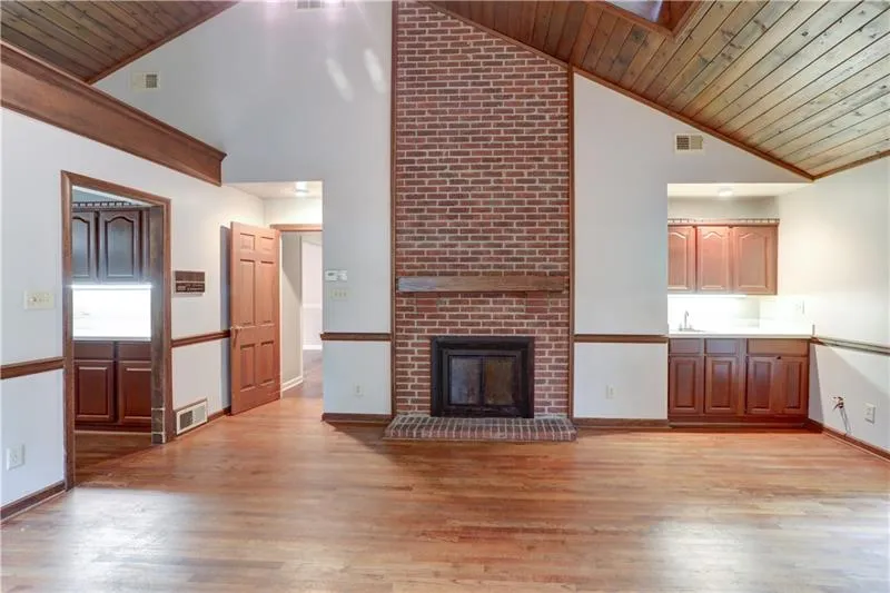 70 River Court Parkway, Sandy Springs, Georgia 30328, 5 Bedrooms Bedrooms, ,3 BathroomsBathrooms,Residential,Sold,70 River Court Parkway,6643102