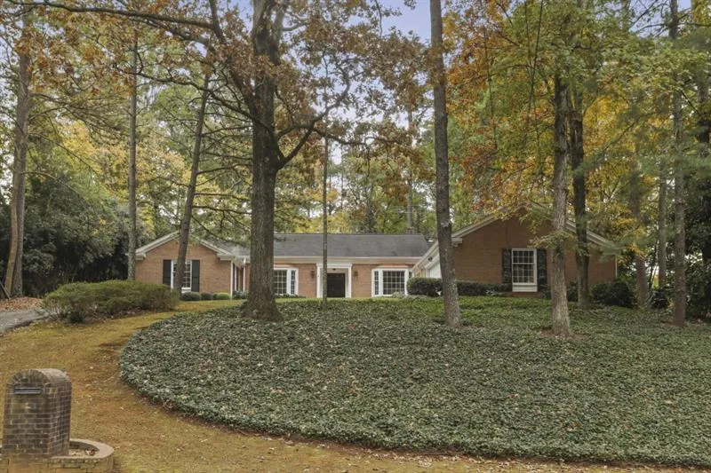 70 River Court Parkway, Sandy Springs, Georgia 30328, 5 Bedrooms Bedrooms, ,3 BathroomsBathrooms,Residential,Sold,70 River Court Parkway,6643102