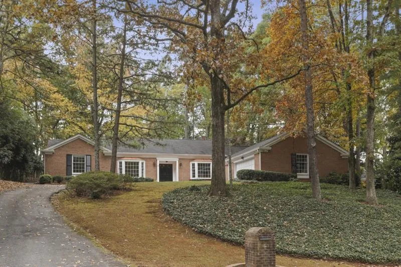 70 River Court Parkway, Sandy Springs, Georgia 30328, 5 Bedrooms Bedrooms, ,3 BathroomsBathrooms,Residential,Sold,70 River Court Parkway,6643102