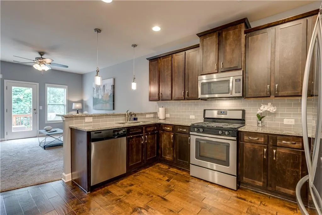 7435 Highland Bluff, Sandy Springs, Georgia 30328, 3 Bedrooms Bedrooms, ,3 BathroomsBathrooms,Residential,Sold,7435 Highland Bluff,5865839